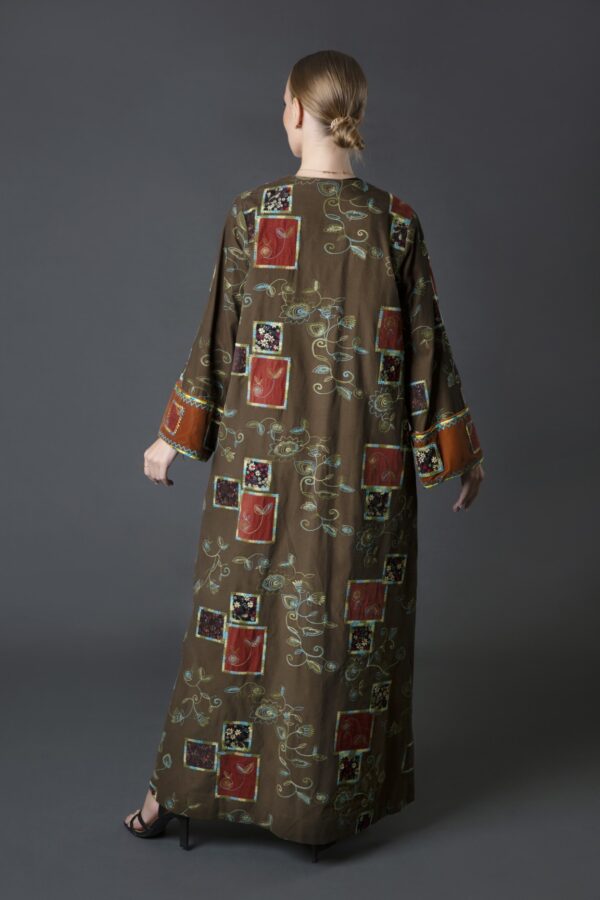 Colorful Threadwork Abaya - Image 3