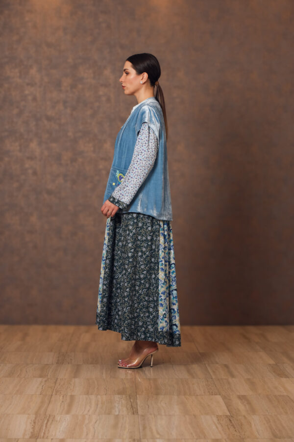 Floral Print Galabiya with Embroidered Velvet Jacket - Image 4