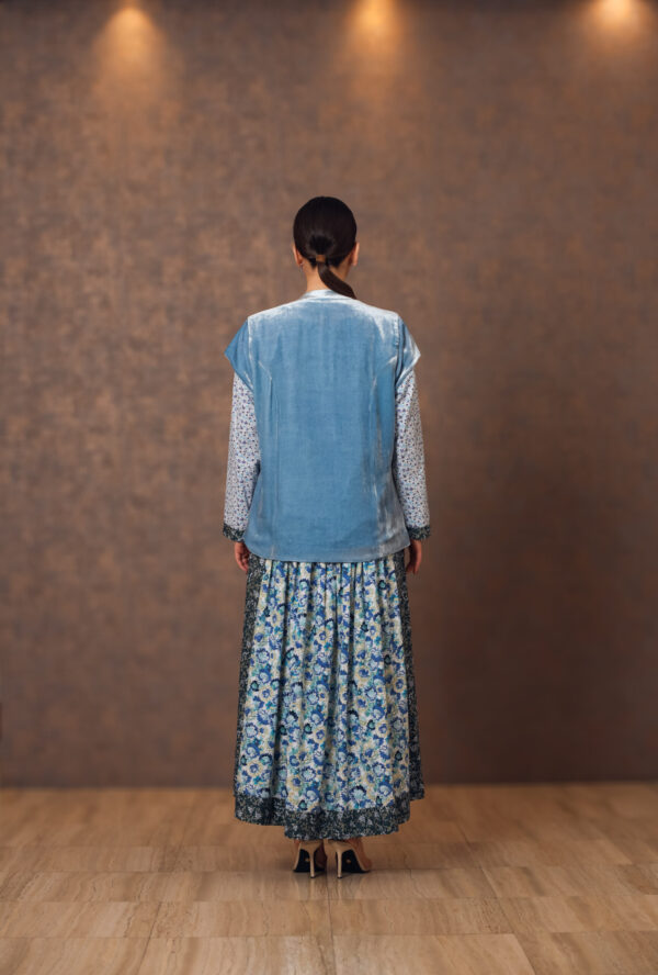 Floral Print Galabiya with Embroidered Velvet Jacket - Image 6